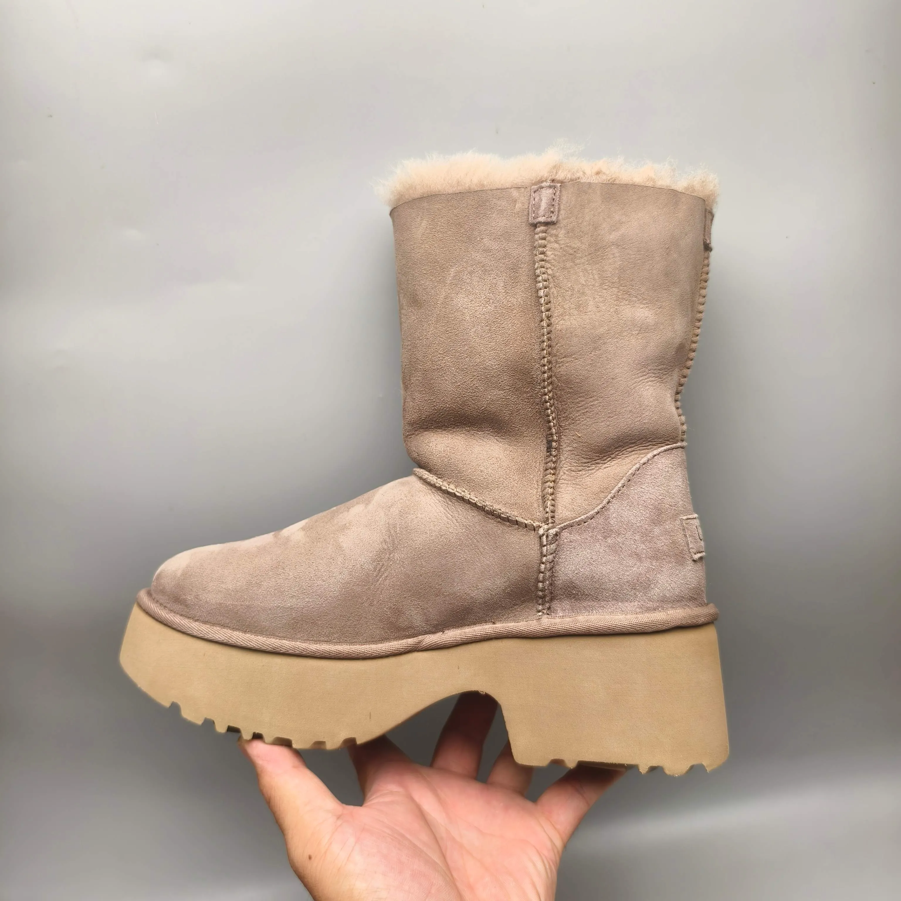 💰600 UGG sheepskin one-piece 1533 wedge-heeled thick-soled fashion shoes, mid-calf women's shoes, color: chestnut walnut, matching size: 35-40